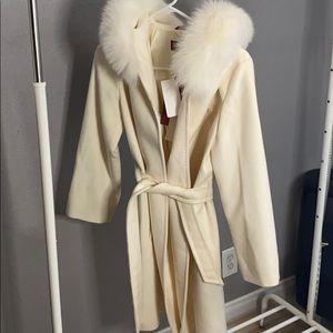 Max Mara 100% virgin wool coat w/ fox trim